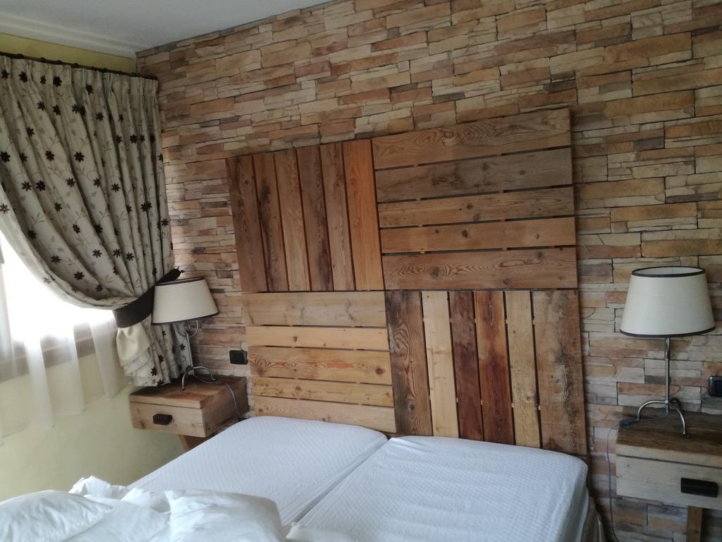 Hotel Bait De Angial Λιβίνιο Εξωτερικό φωτογραφία