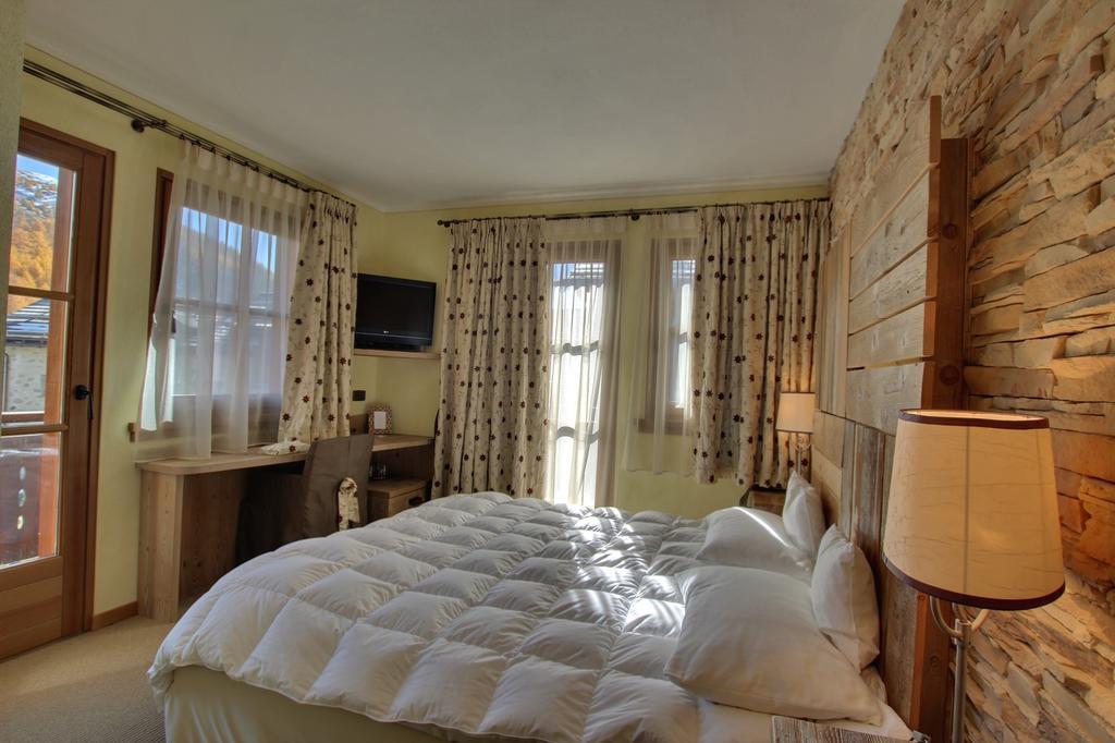 Hotel Bait De Angial Λιβίνιο Εξωτερικό φωτογραφία