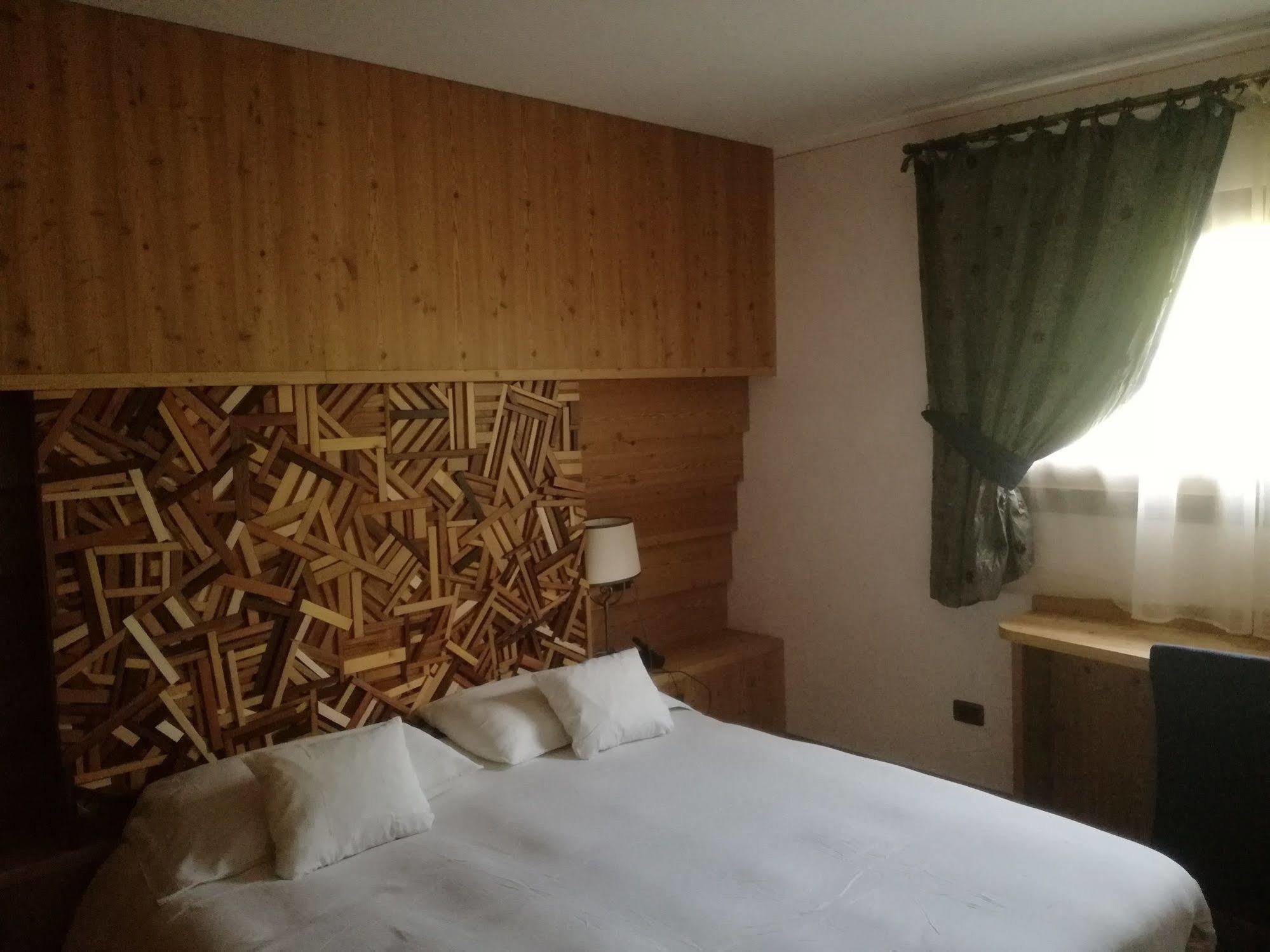 Hotel Bait De Angial Λιβίνιο Εξωτερικό φωτογραφία