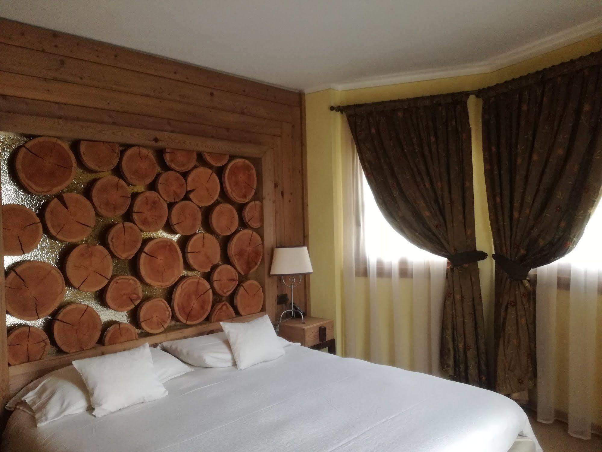 Hotel Bait De Angial Λιβίνιο Εξωτερικό φωτογραφία