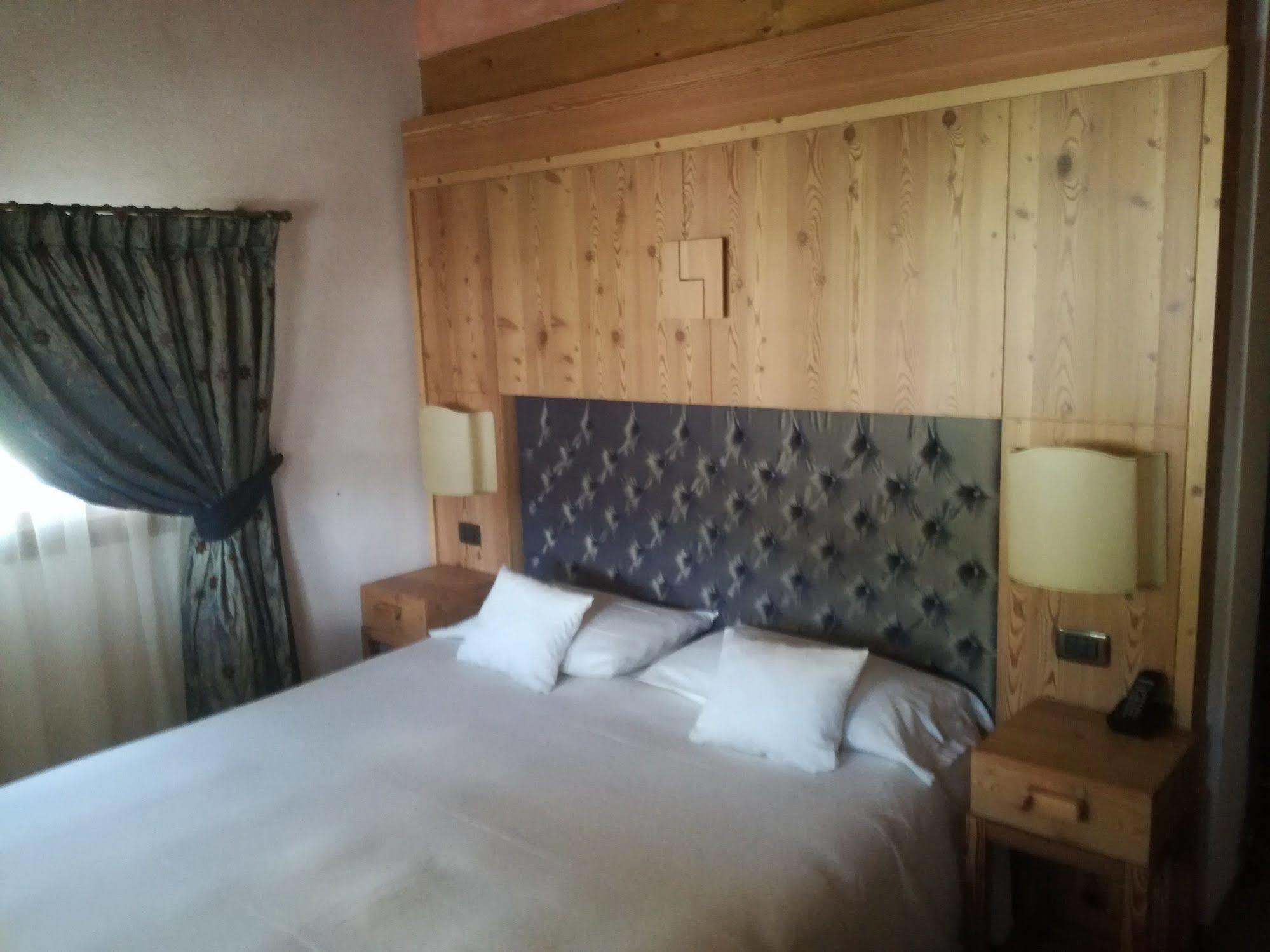 Hotel Bait De Angial Λιβίνιο Εξωτερικό φωτογραφία