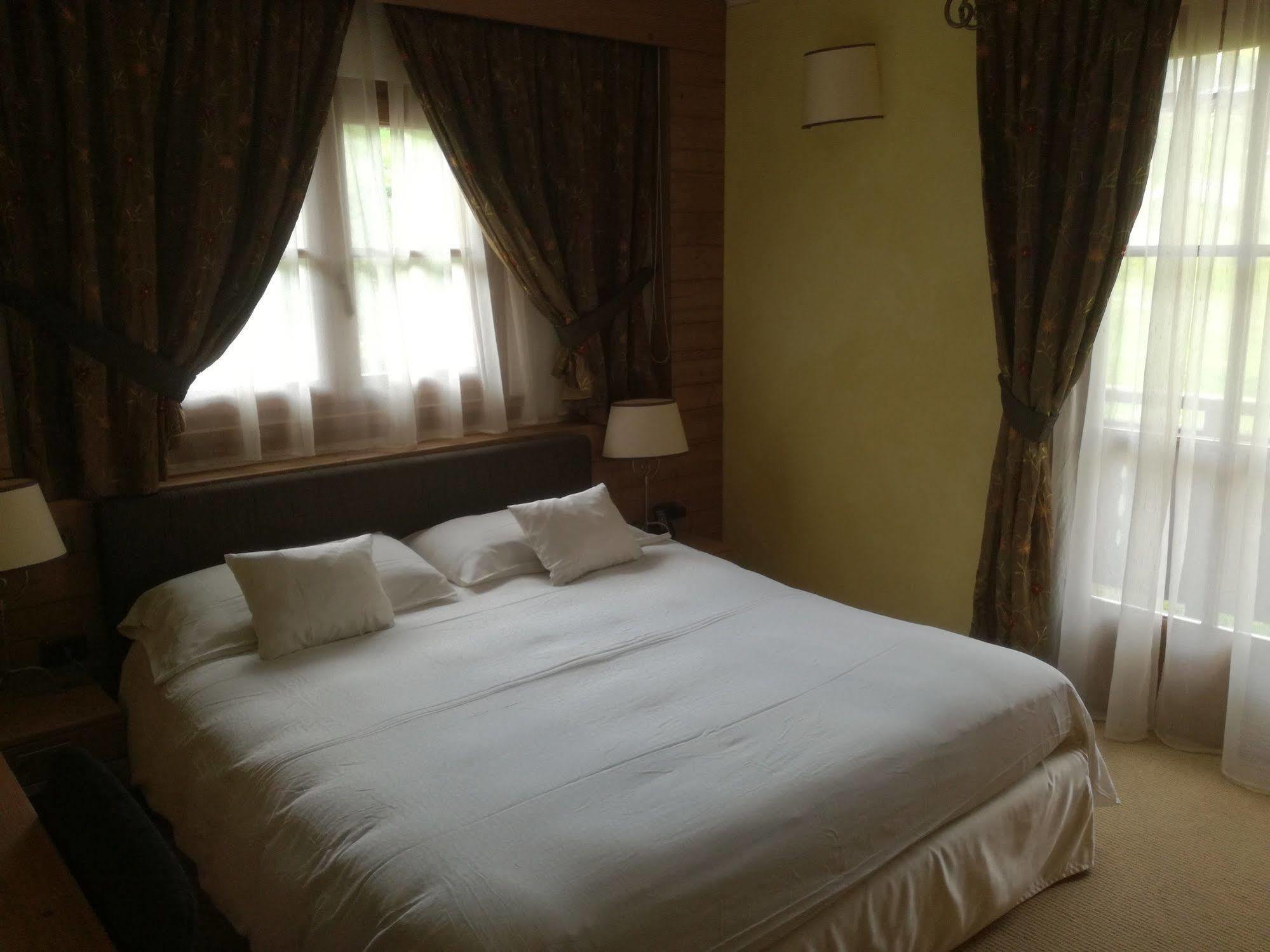 Hotel Bait De Angial Λιβίνιο Εξωτερικό φωτογραφία